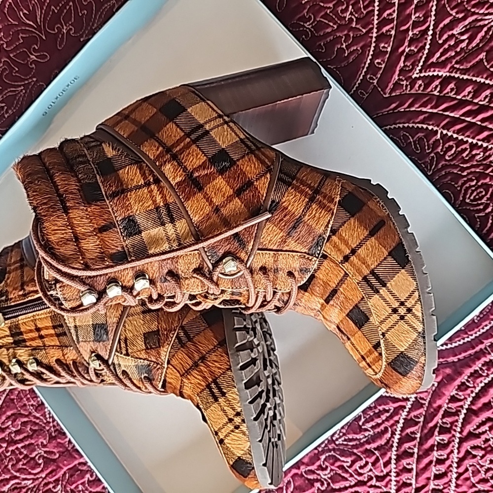 Booties - Picture 4 of 9